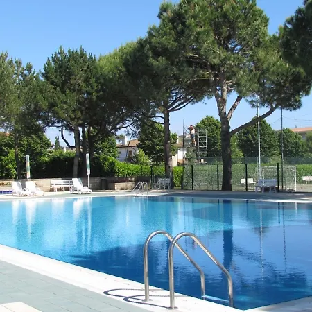Flat In A With Sports Courts Апартаменты Бибионе