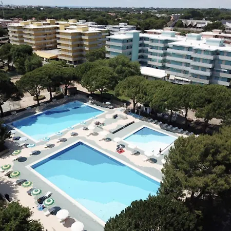 Flat In A With Sports Courts Appartement Bibione