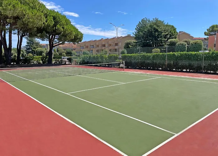 Flat In A With Sports Courts Apartman *